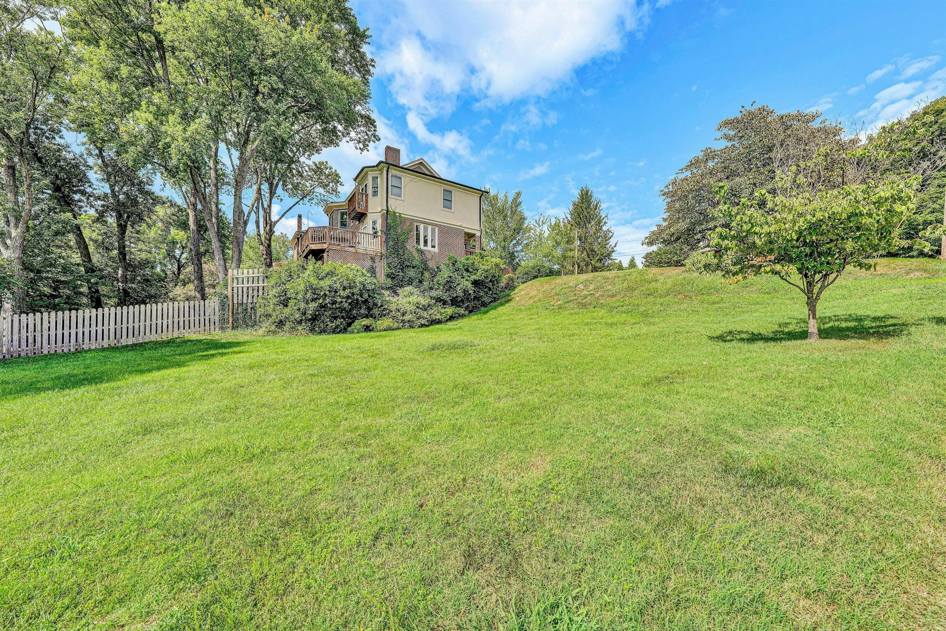 2402 Wycliffe AVE SW - Photo 7