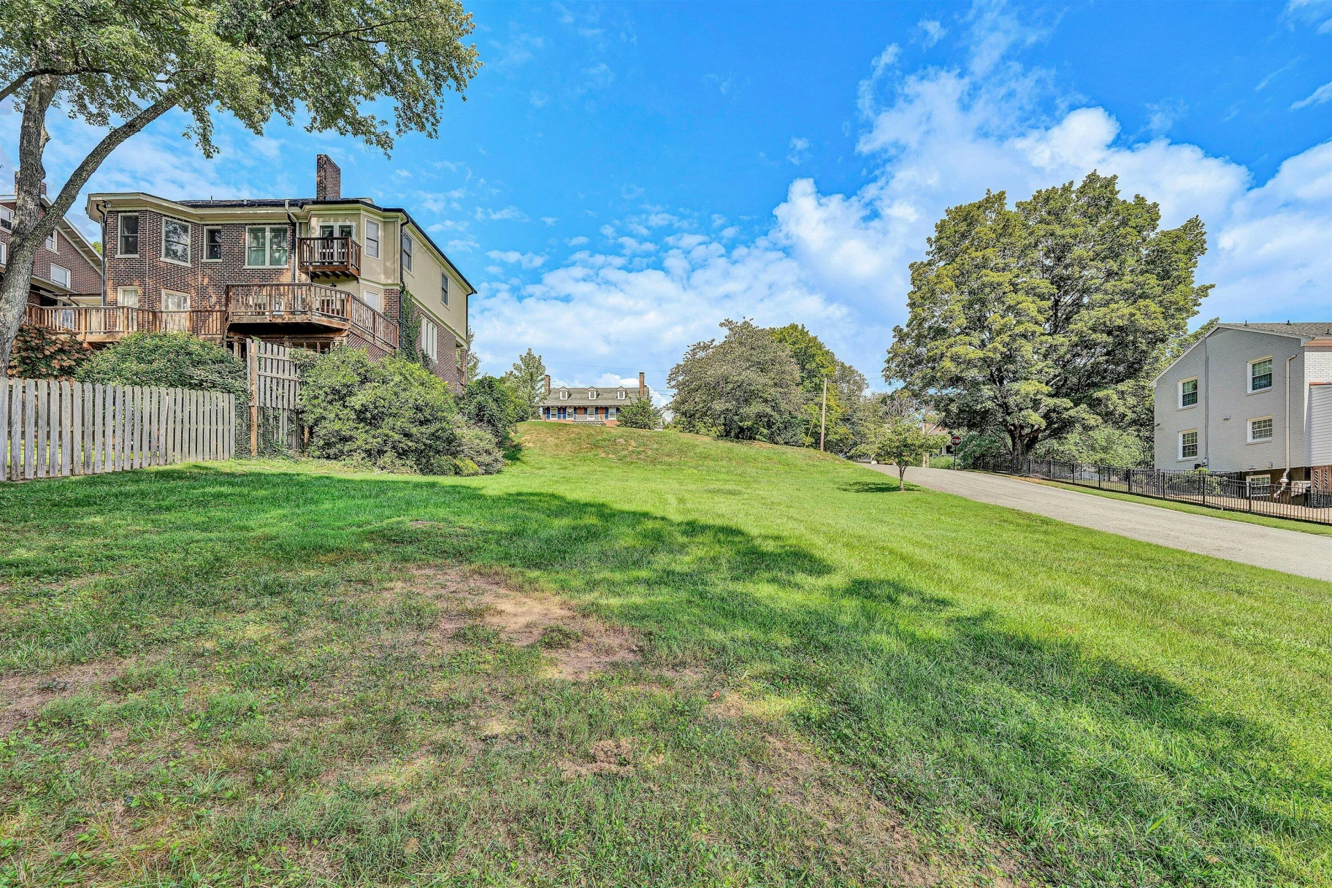 2402 Wycliffe AVE SW - Photo 8