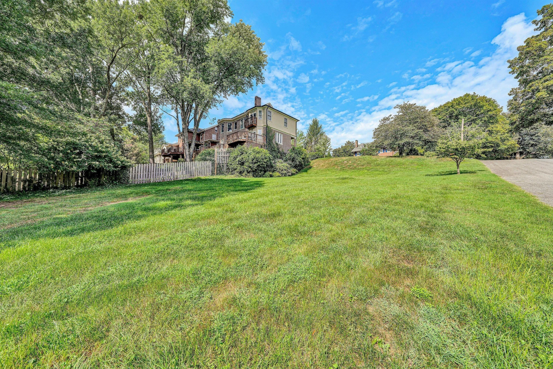 2402 Wycliffe AVE SW - Photo 9