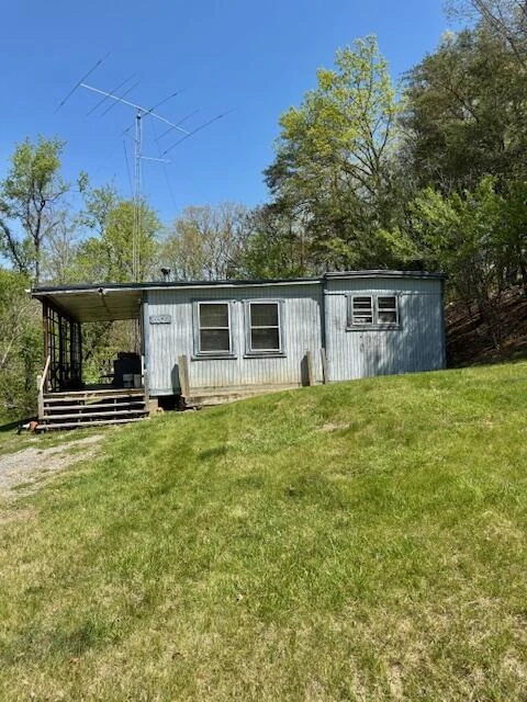 1142 Davis LN