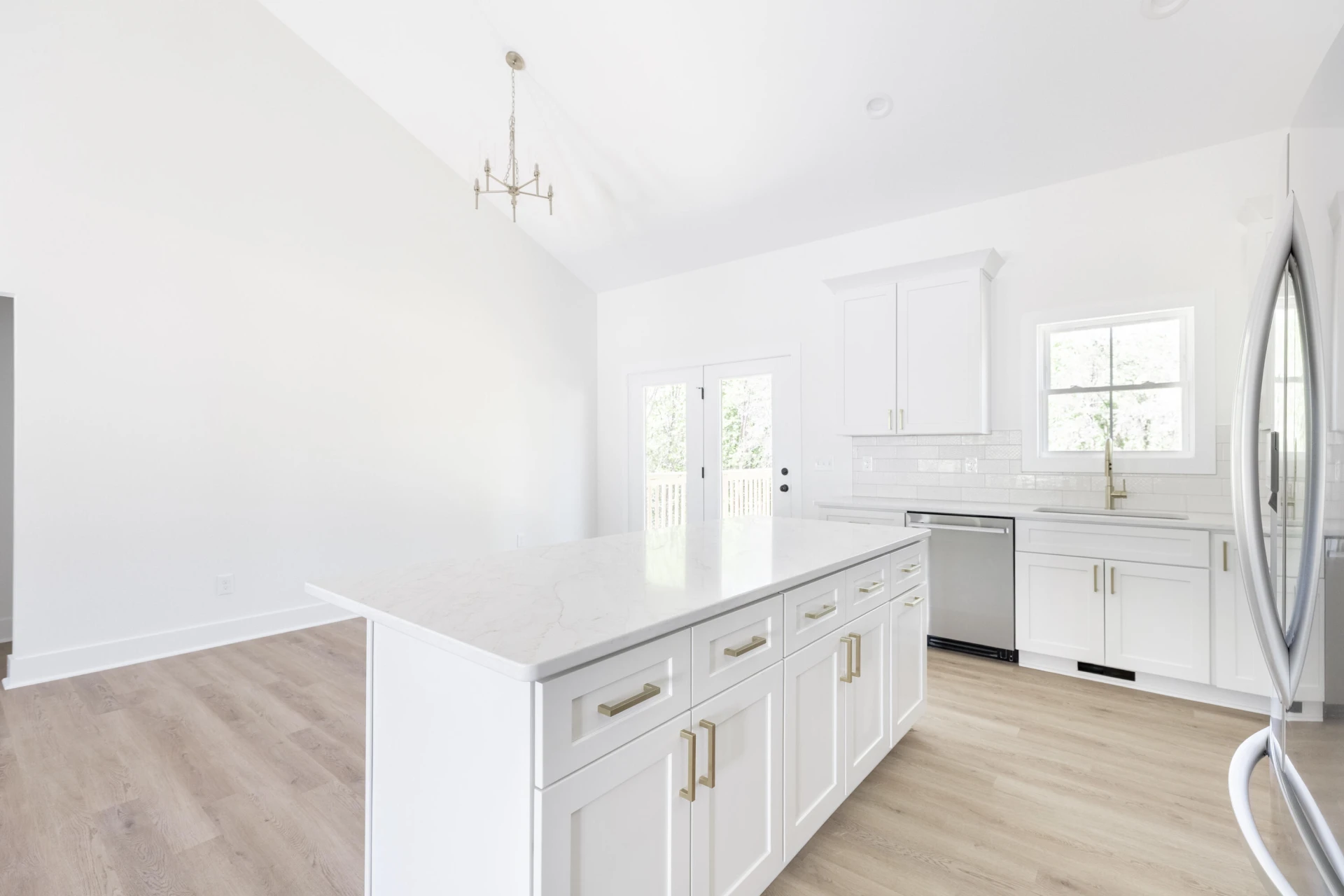 2404 Twin Lake DR - Photo 20