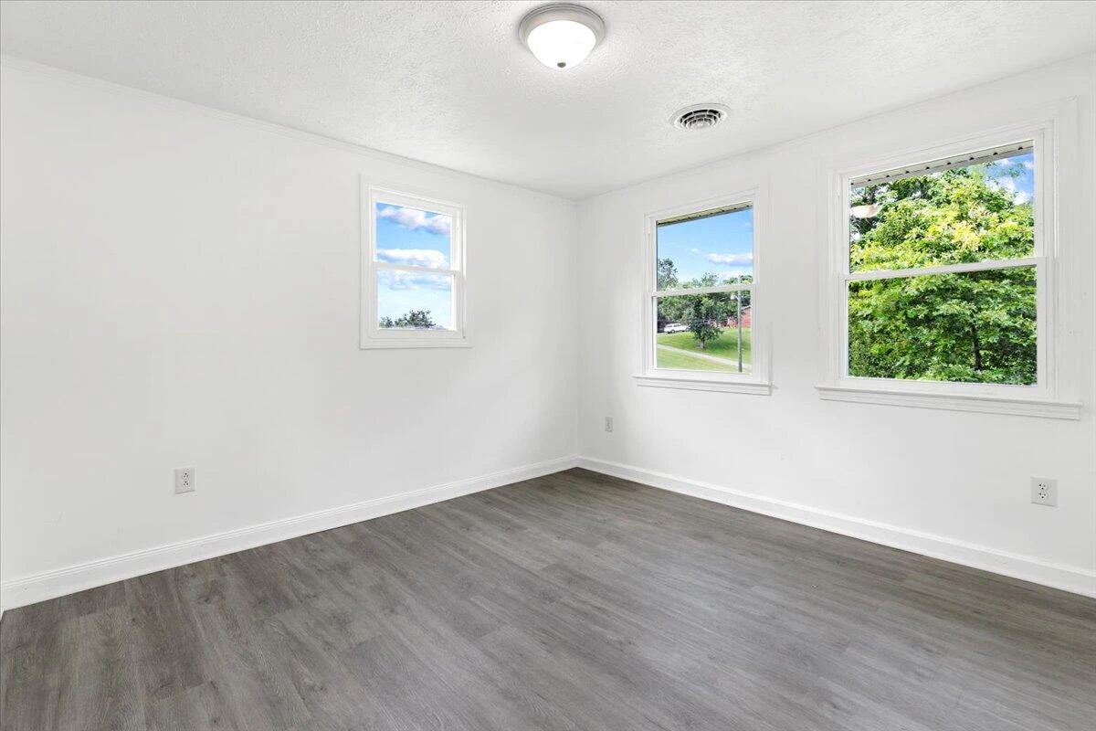 2305 Elmwood ST - Photo 10