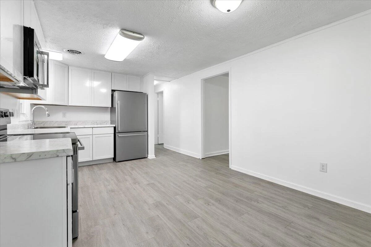 2305 Elmwood ST - Photo 14