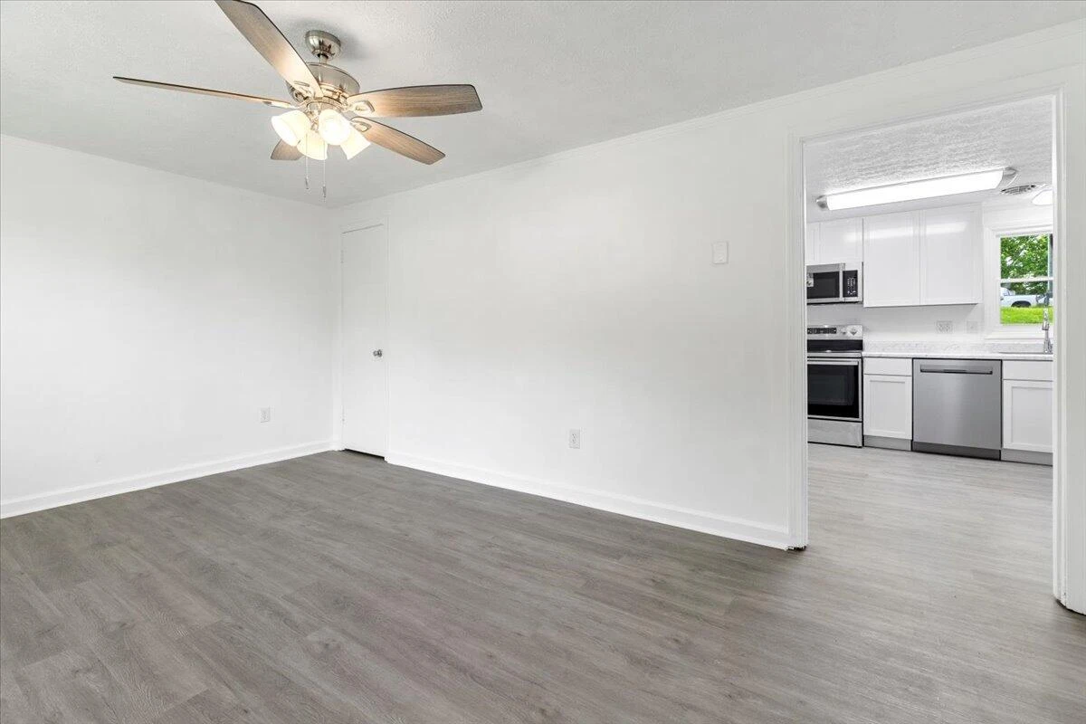 2305 Elmwood ST - Photo 22
