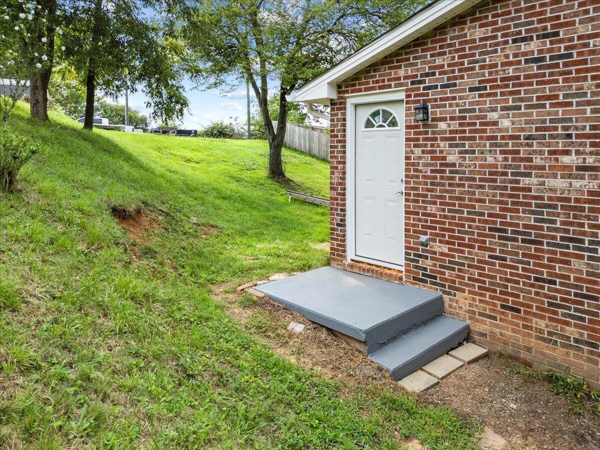 2305 Elmwood ST - Photo 23