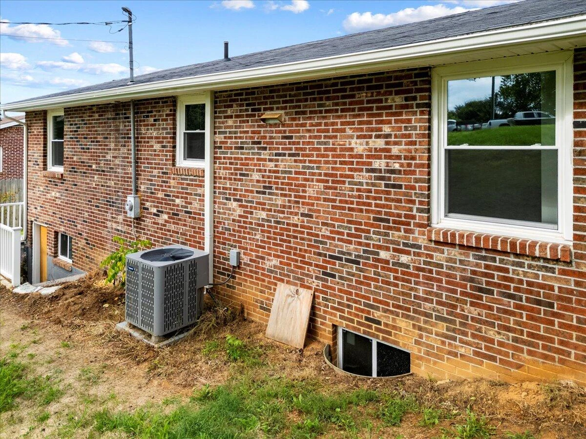 2305 Elmwood ST - Photo 24