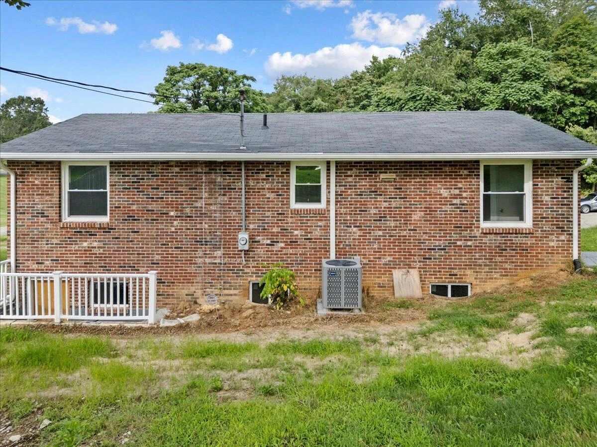 2305 Elmwood ST - Photo 26