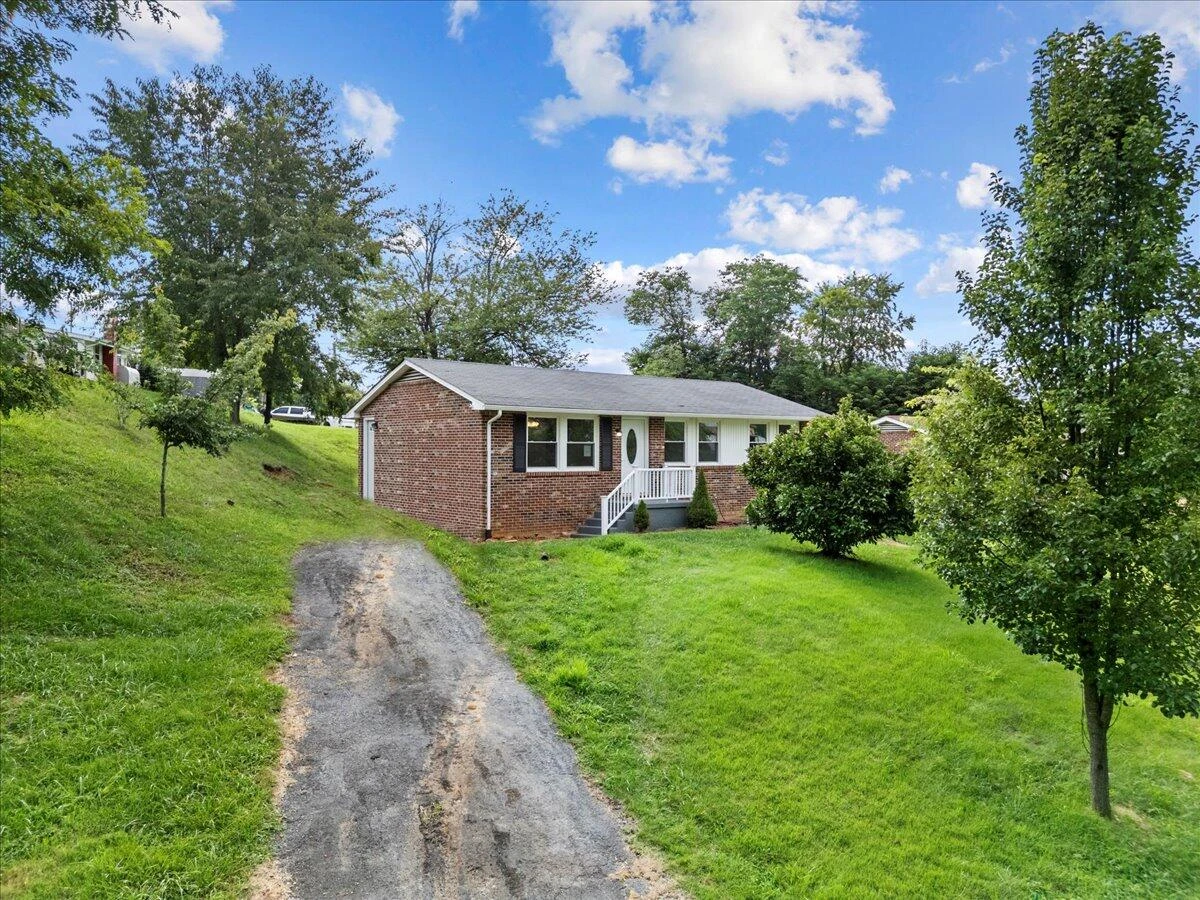 2305 Elmwood ST - Photo 28