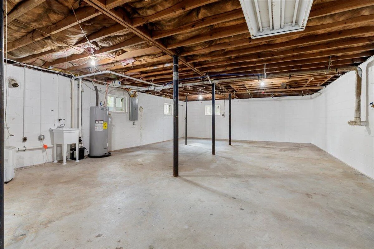2305 Elmwood ST - Photo 3