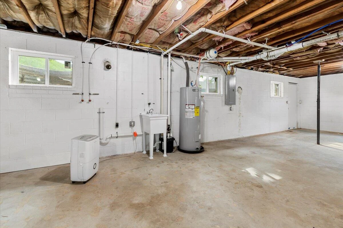 2305 Elmwood ST - Photo 4