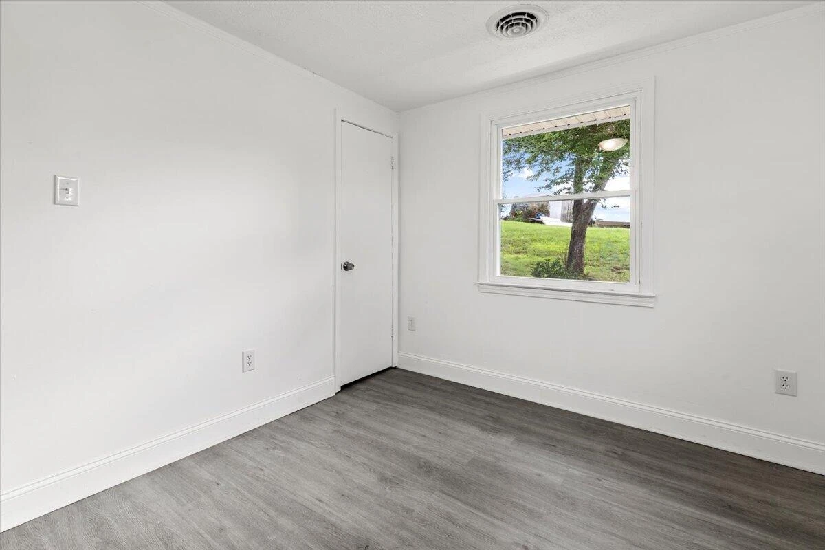 2305 Elmwood ST - Photo 7