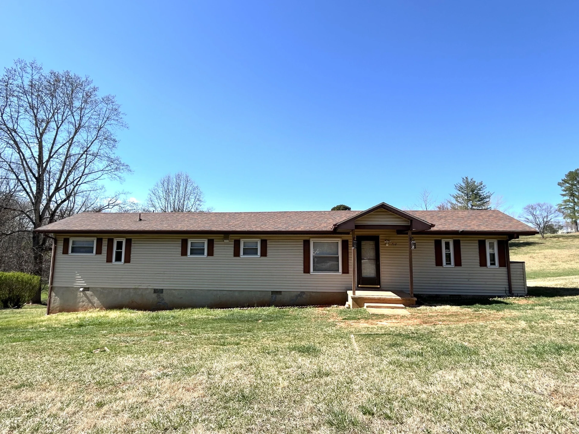 712 Farmer LN