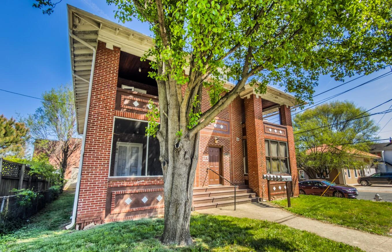 501 Mountain AVE SW - Photo 2