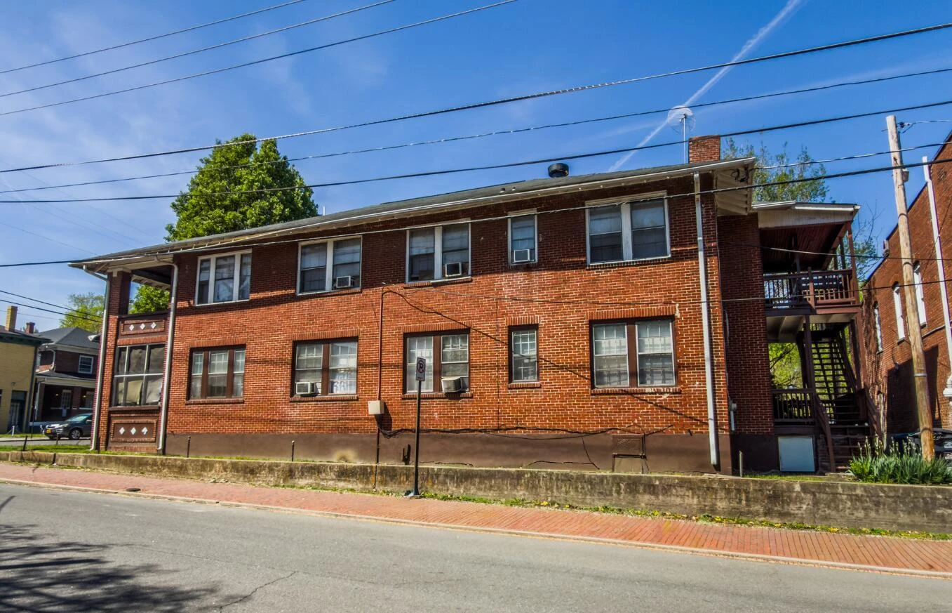 501 Mountain AVE SW - Photo 3