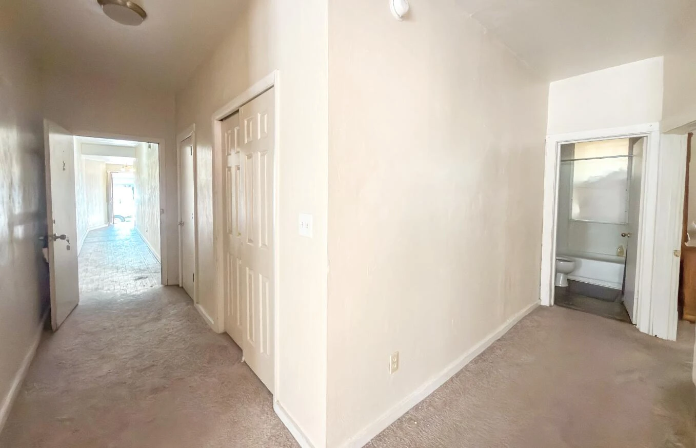 501 Mountain AVE SW - Photo 5
