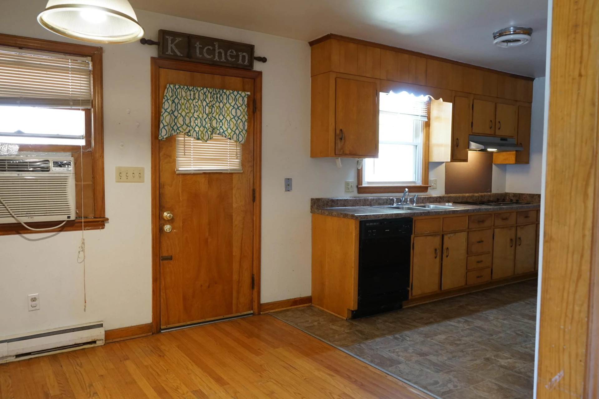 2901 Neil DR - Photo 11