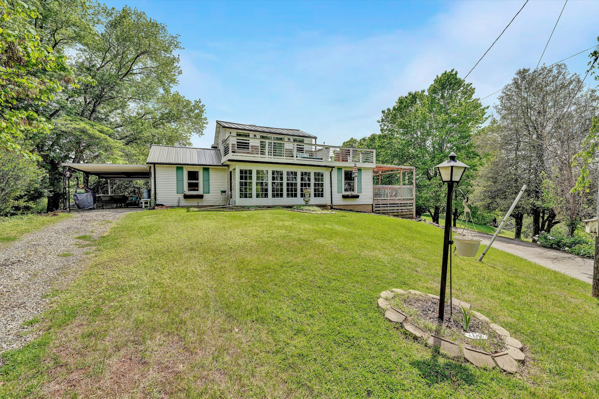 3913 Saul LN