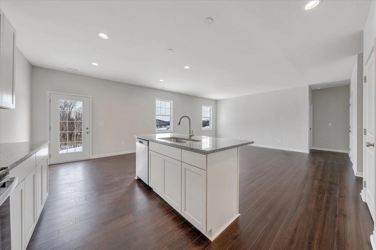 7380 King's Pointe DR - Photo 8