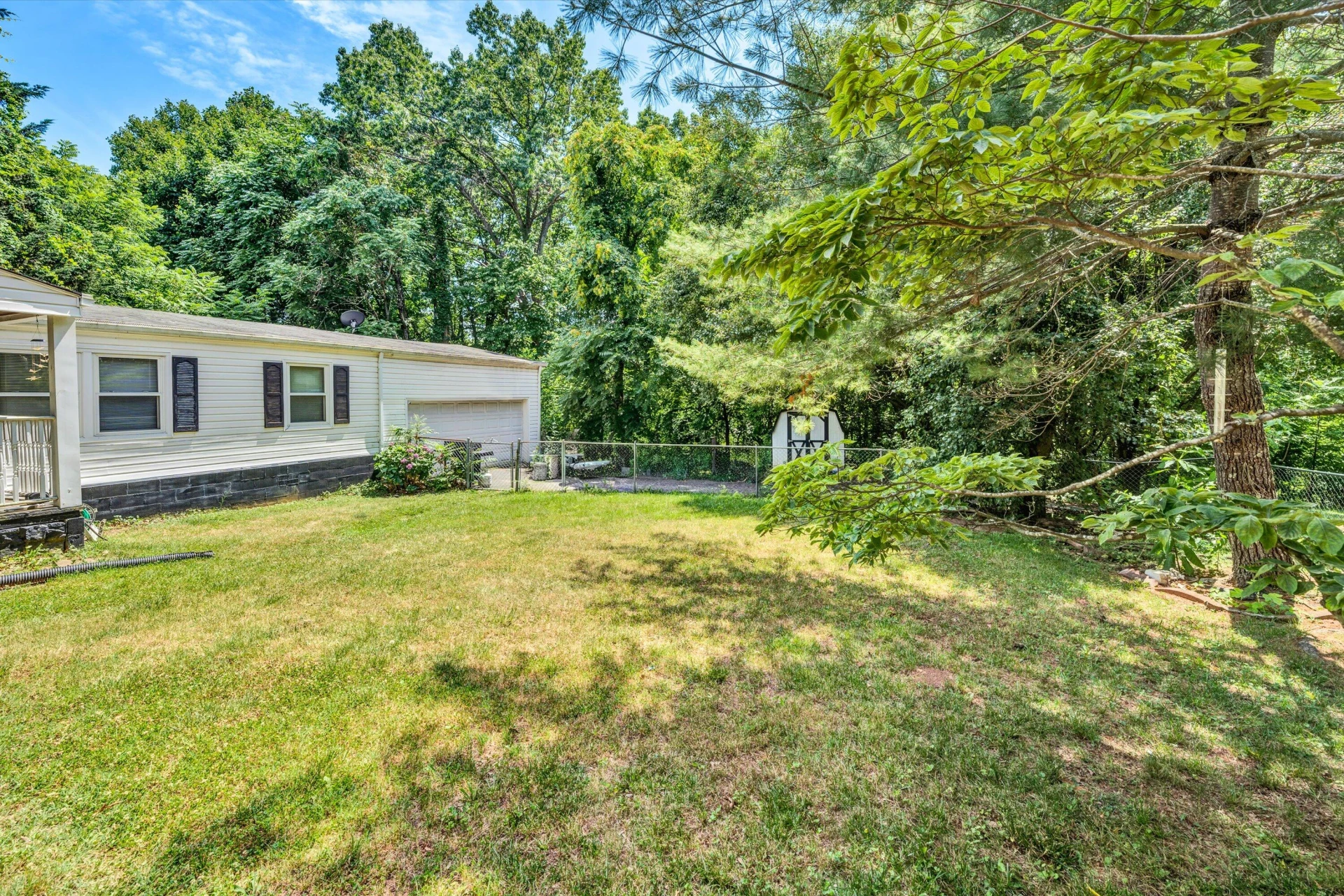 914 Givens Tyler RD - Photo 2