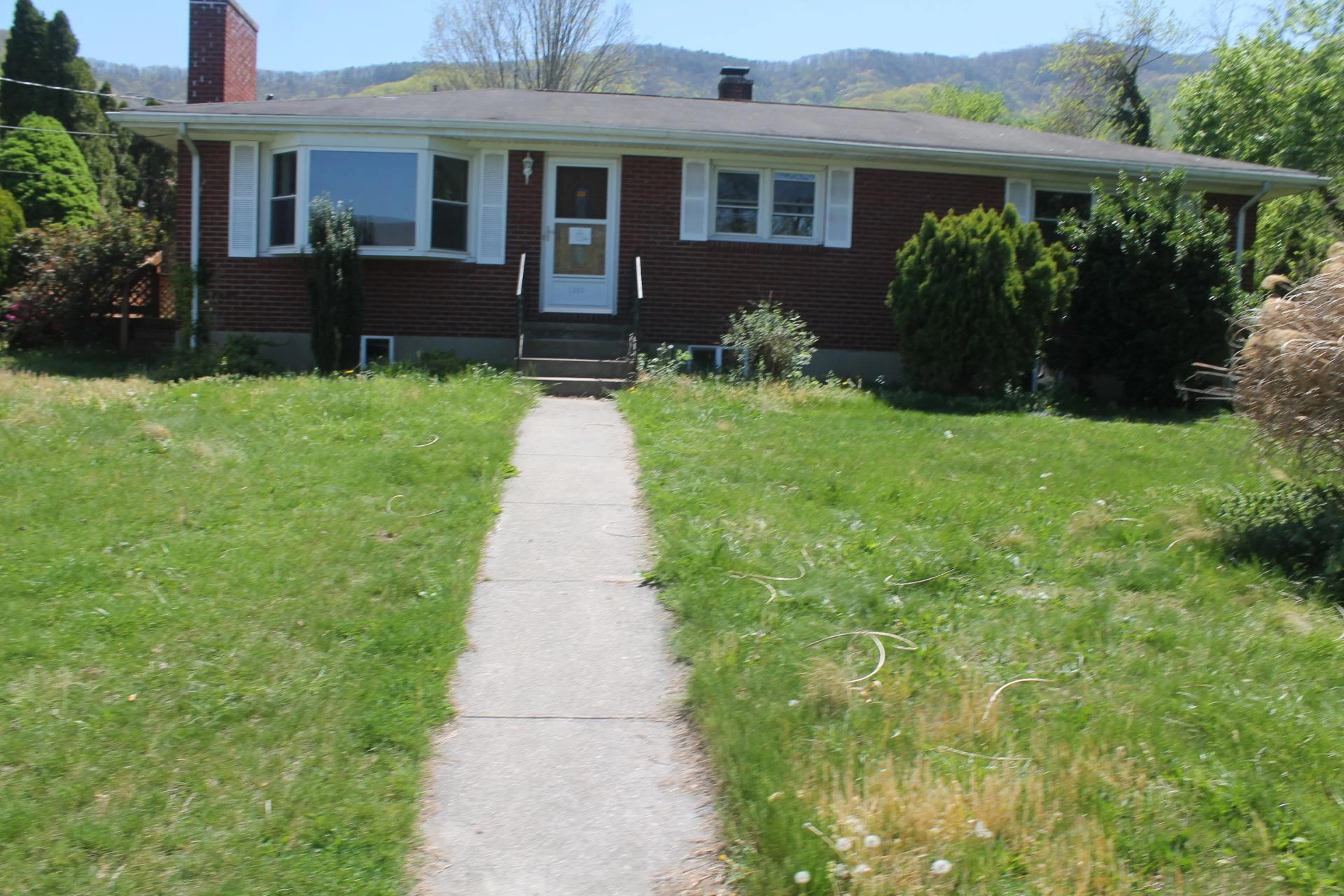 1305 Donovan ST