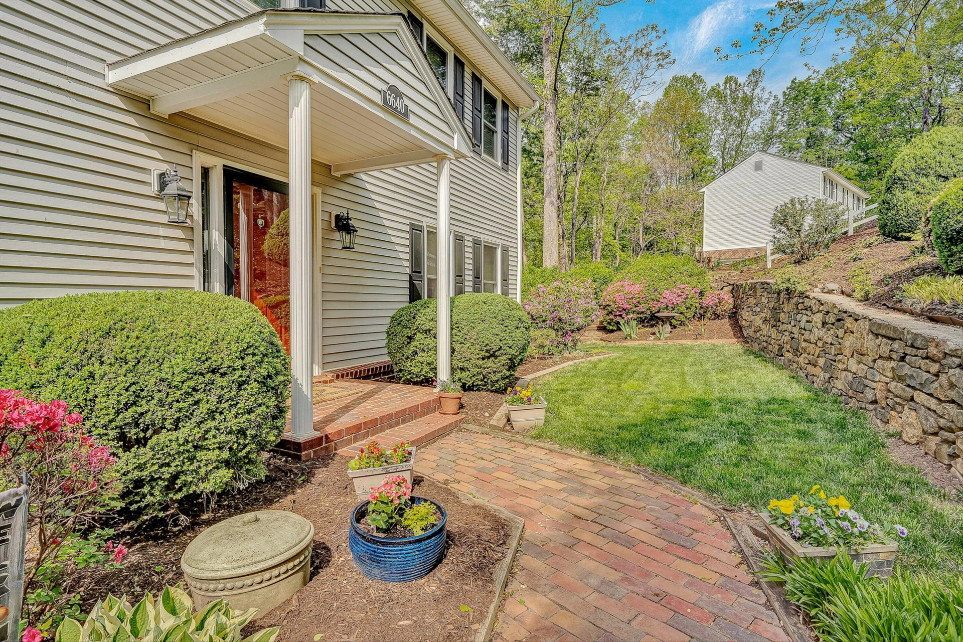6640 Parkway DR - Photo 5
