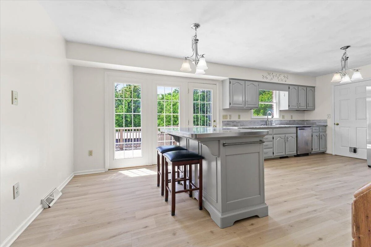 716 Debra LN - Photo 10