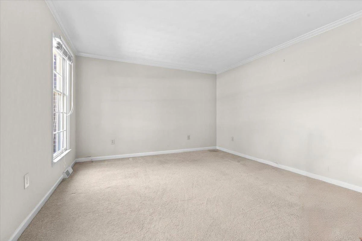 716 Debra LN - Photo 11