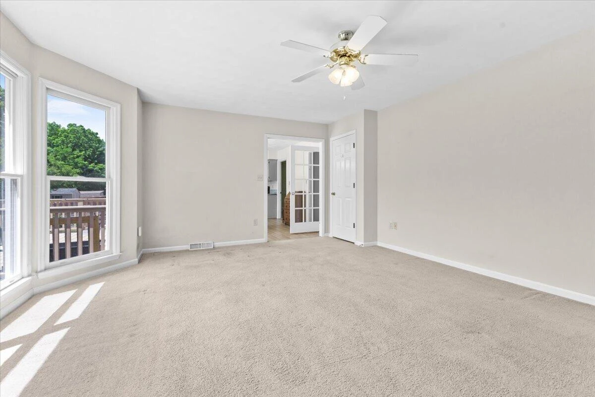 716 Debra LN - Photo 12