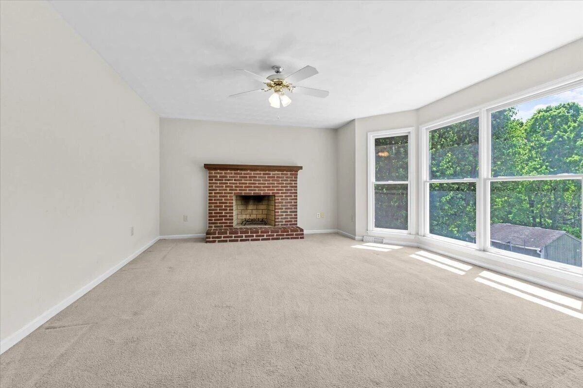 716 Debra LN - Photo 13