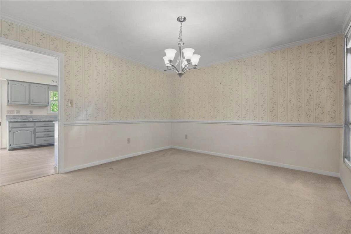 716 Debra LN - Photo 14