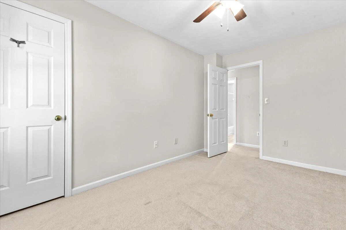 716 Debra LN - Photo 21