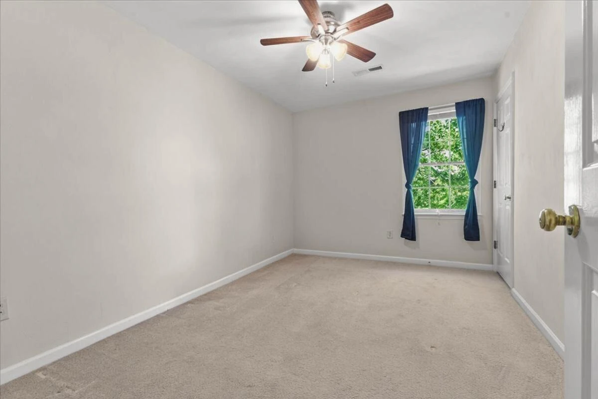 716 Debra LN - Photo 22