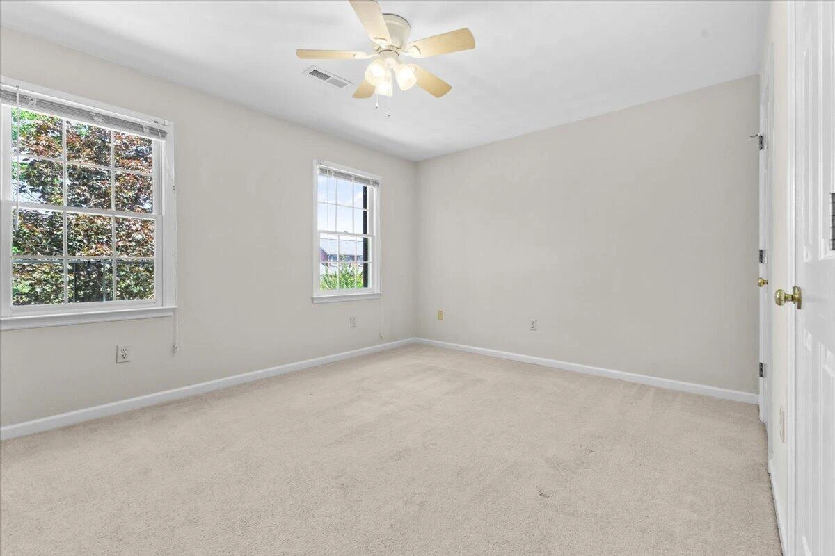 716 Debra LN - Photo 23