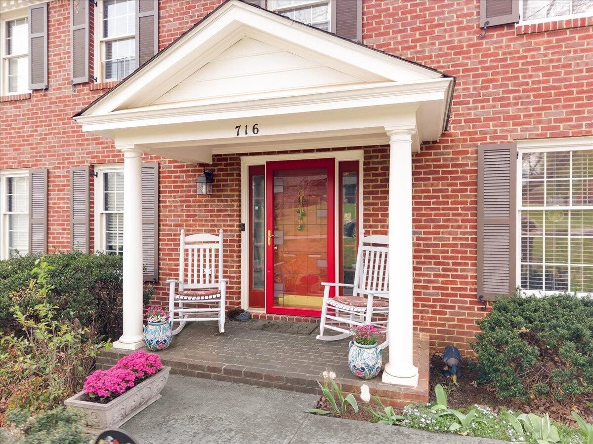 716 Debra LN - Photo 3