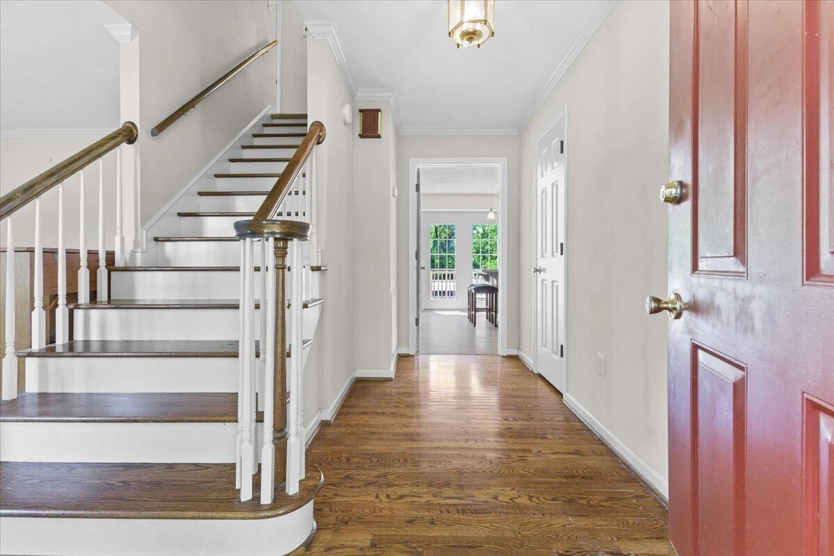 716 Debra LN - Photo 4