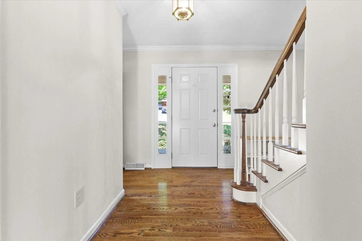 716 Debra LN - Photo 5