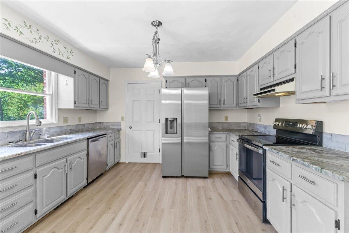 716 Debra LN - Photo 6