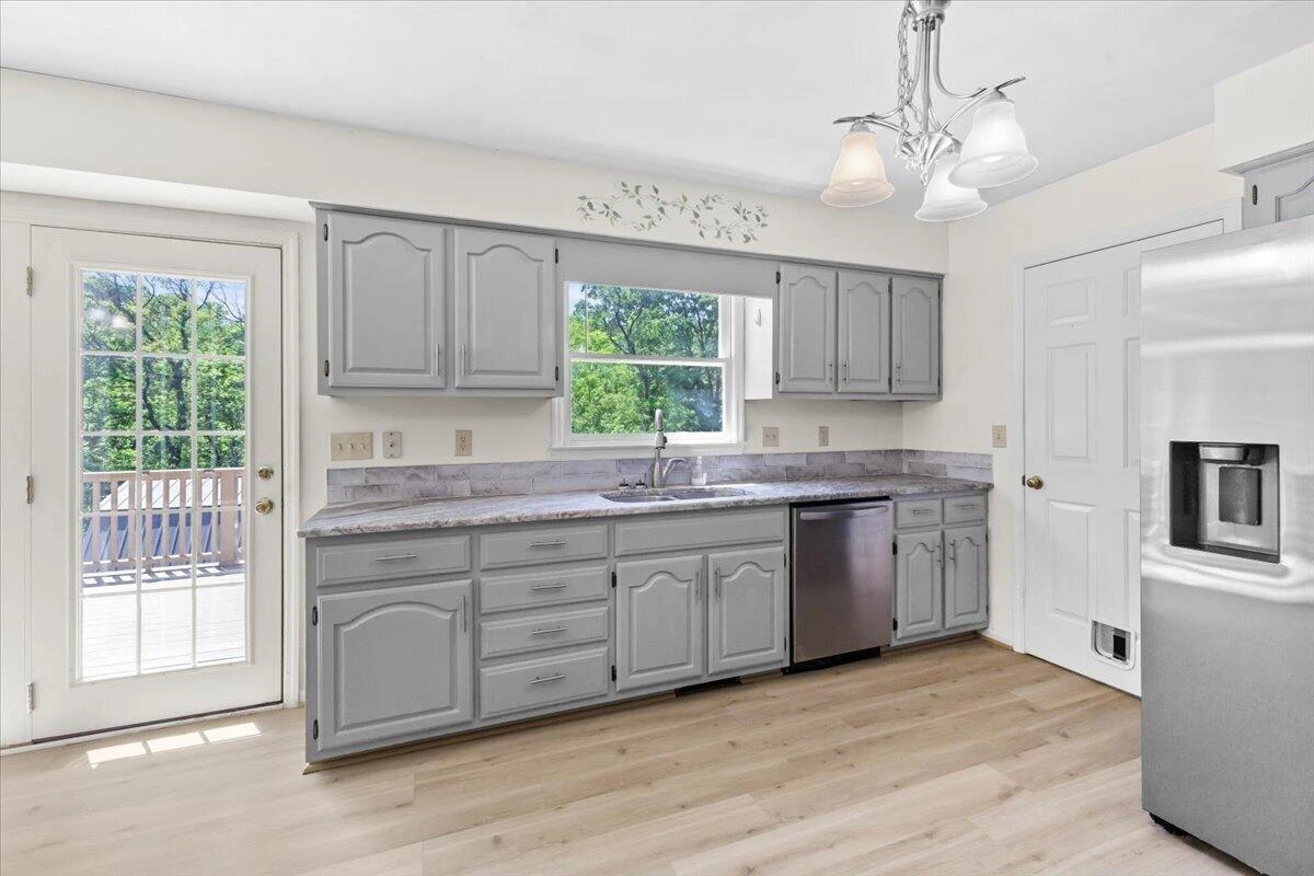 716 Debra LN - Photo 8