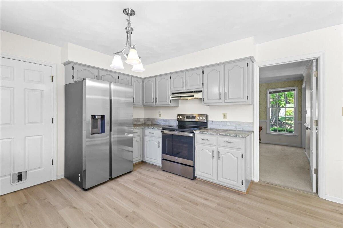 716 Debra LN - Photo 9