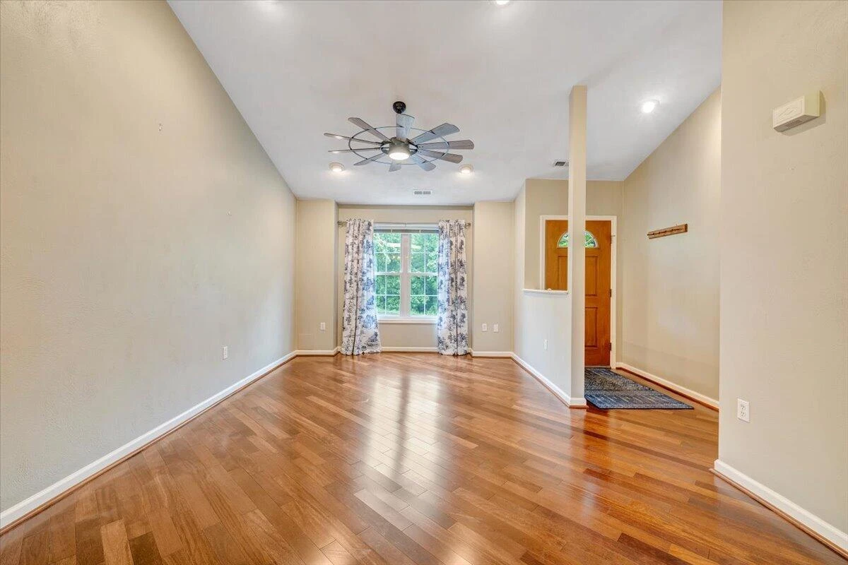 322 Cypress ST - Photo 10