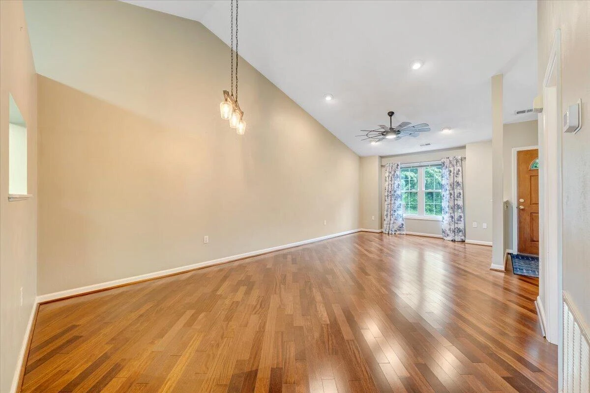 322 Cypress ST - Photo 11