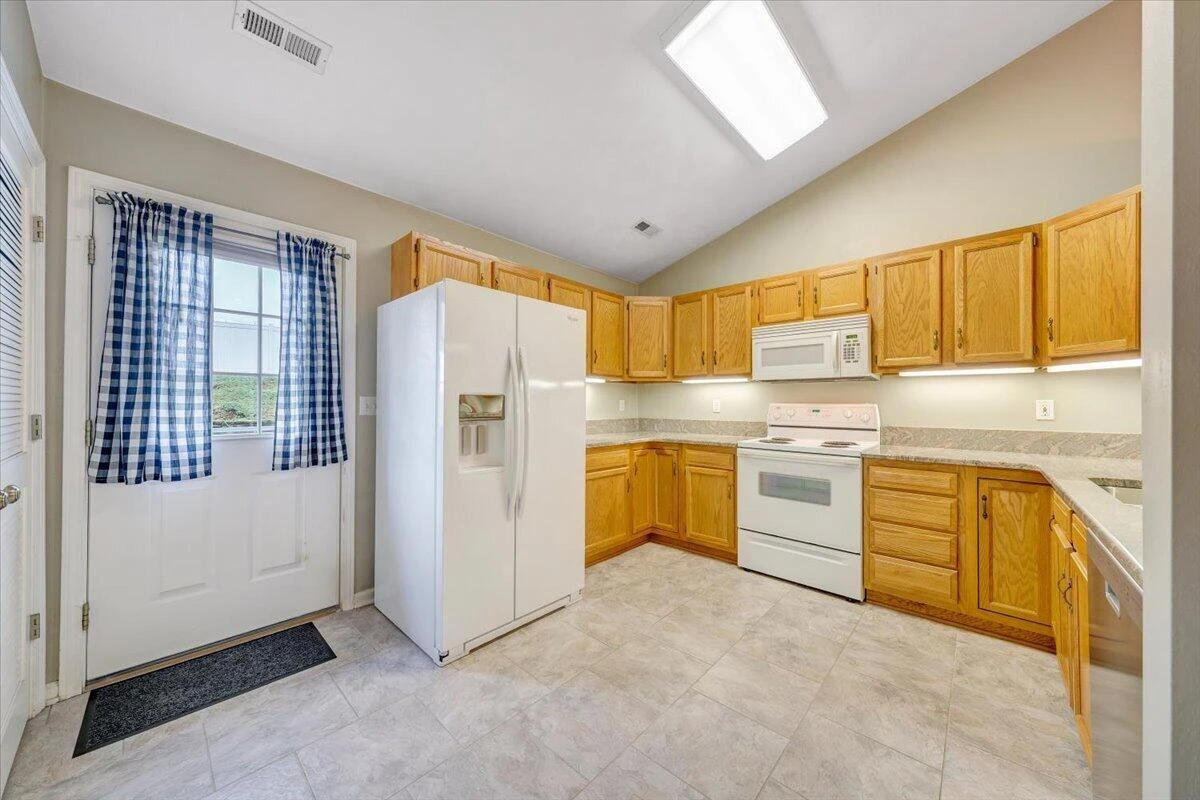 322 Cypress ST - Photo 12