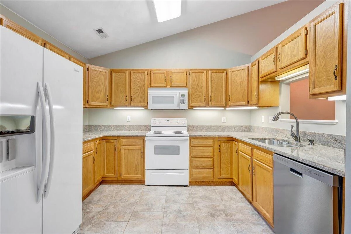 322 Cypress ST - Photo 13