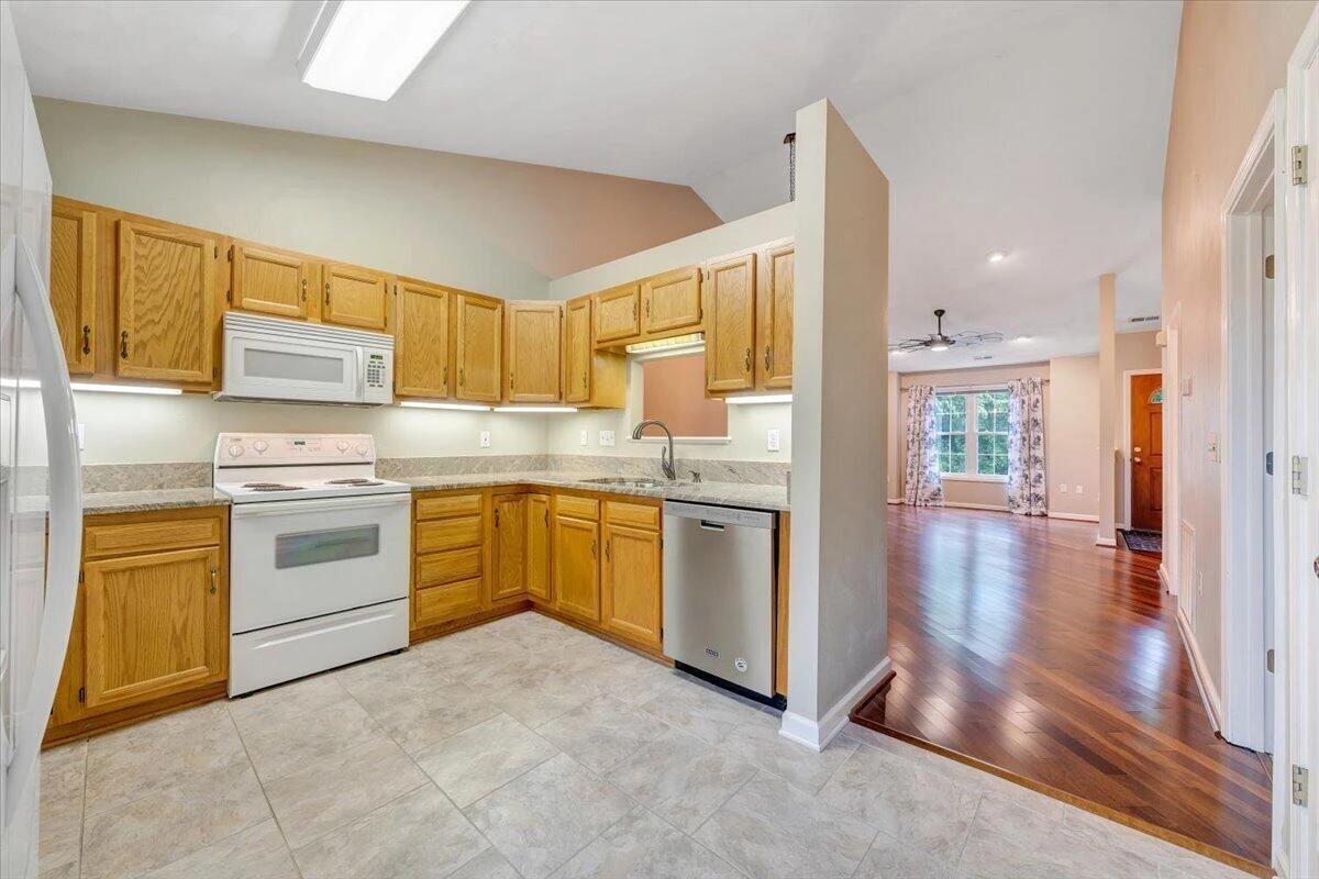 322 Cypress ST - Photo 14