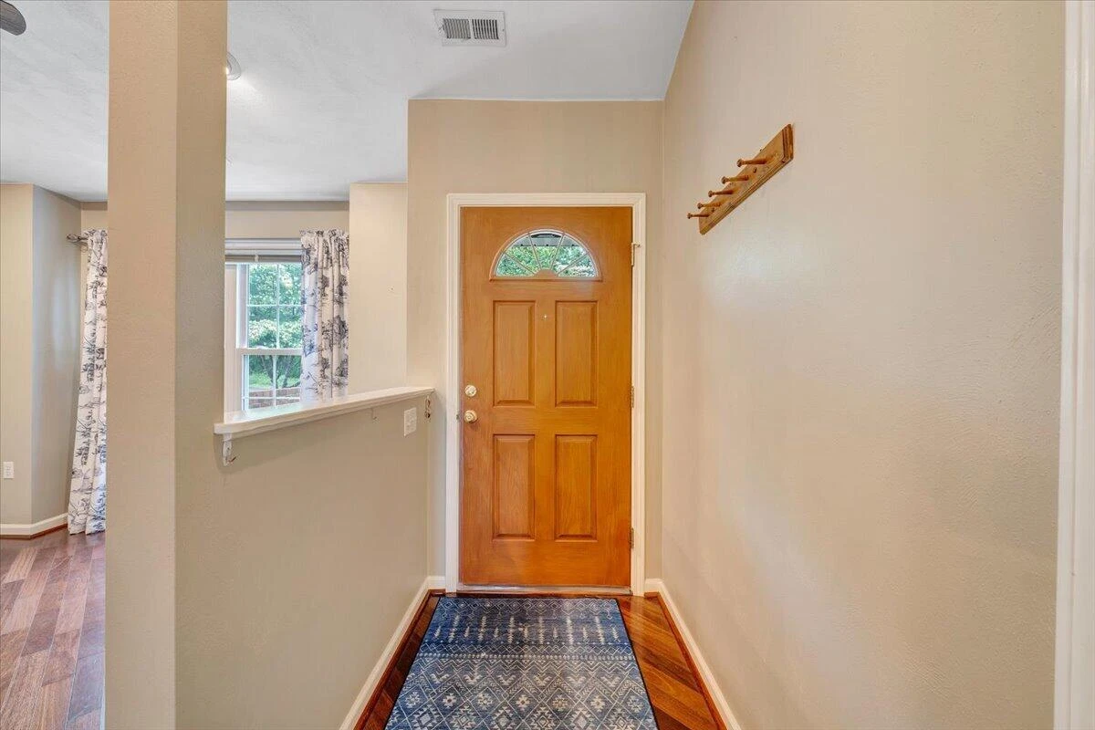 322 Cypress ST - Photo 3