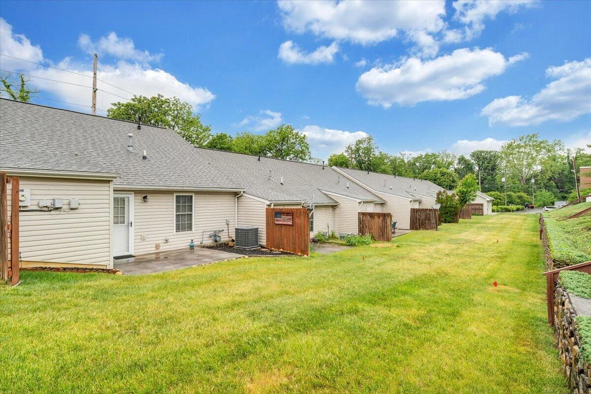322 Cypress ST - Photo 32