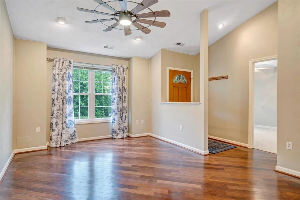 322 Cypress ST - Photo 4
