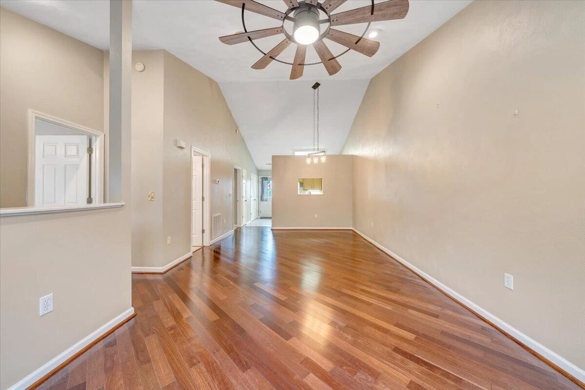 322 Cypress ST - Photo 5