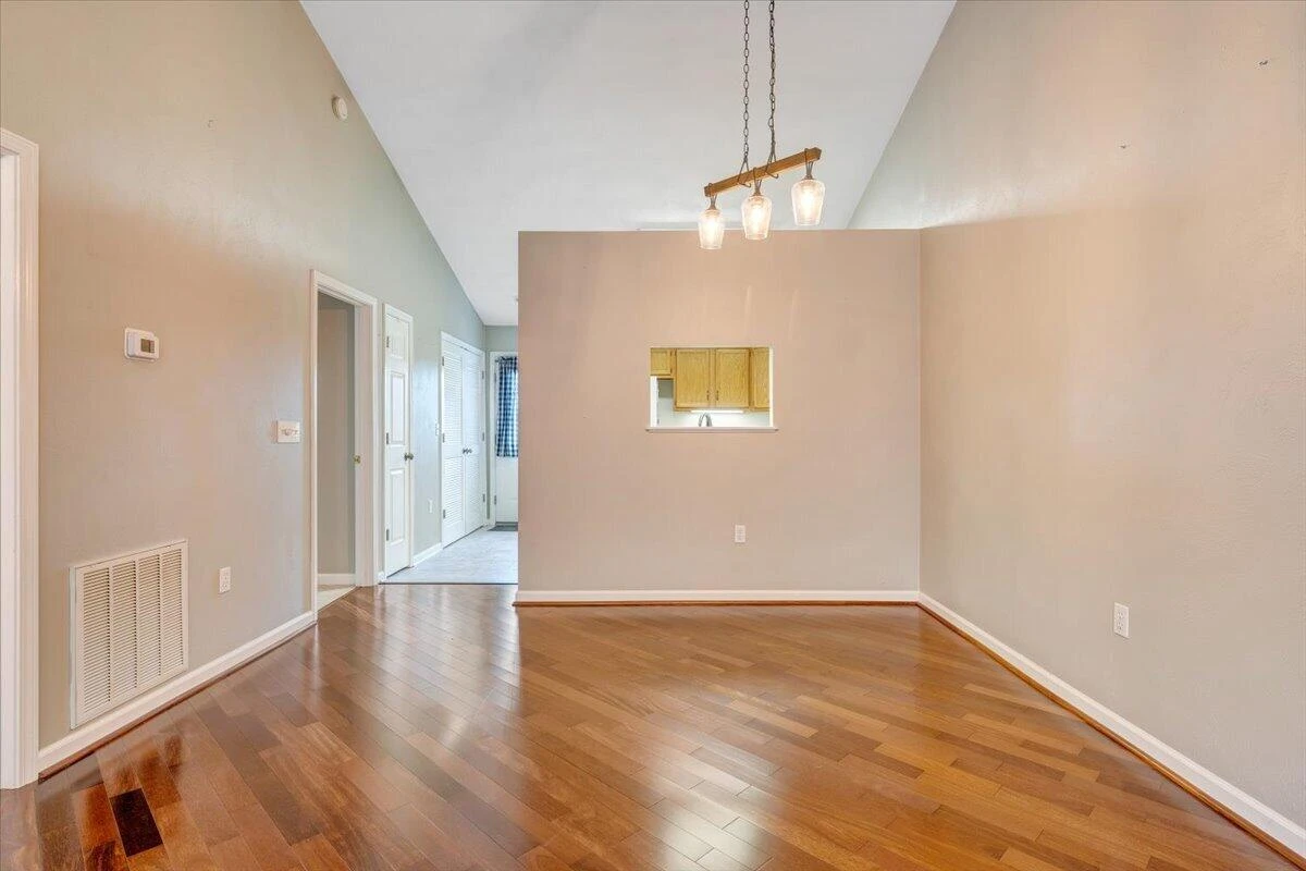 322 Cypress ST - Photo 7