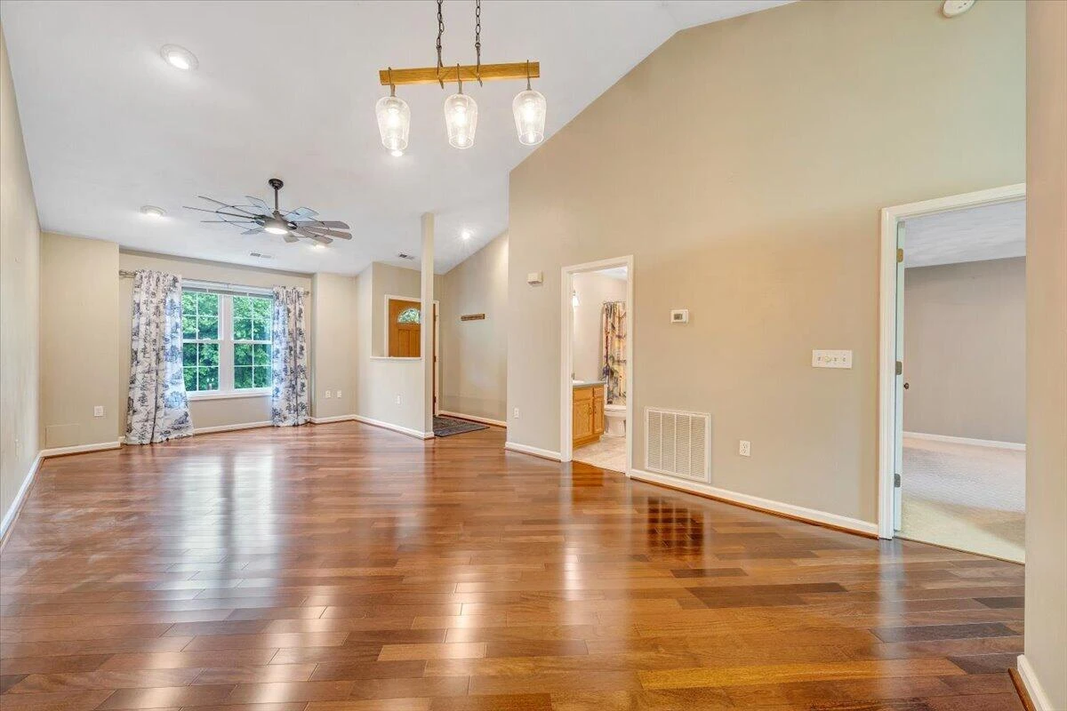 322 Cypress ST - Photo 8